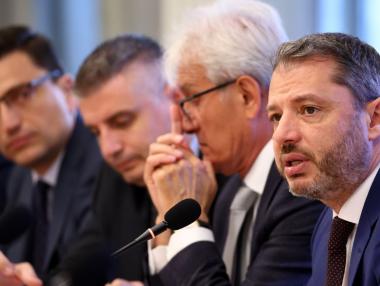 На второ четене: Енергийната комисия отложи либерализацията на пазара на ток