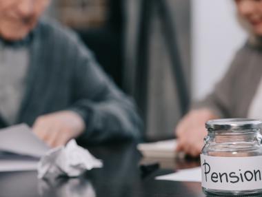 Българите искат високи пенсии, но 1/3 от тях укриват осигуровки