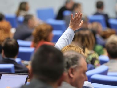 Депутатите се забързаха със забраната на хазартната реклама