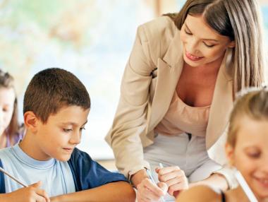 Достойните учителски заплати остават мираж