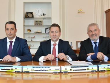 Гвоздейков и „Щадлер“ подписаха договора за 7-те двуетажни влака по ПВУ