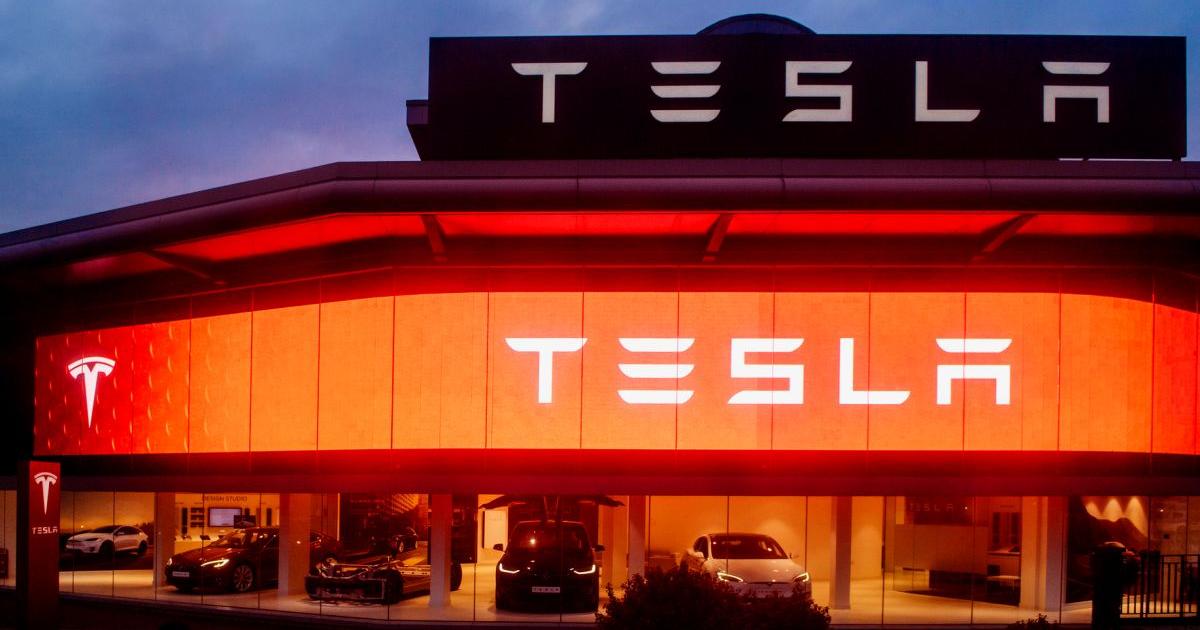 Според вътрешни източници Tesla се е отказала от амбициозния си