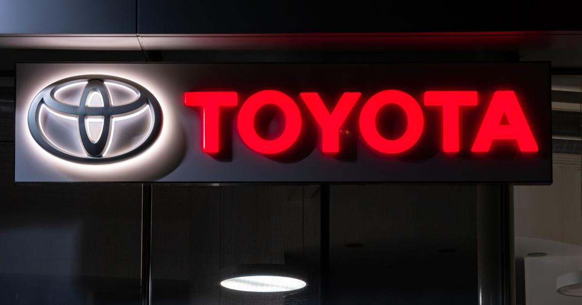 Toyota Motor прогнозира спад на печалбата за фискалната година поради