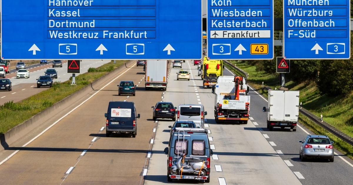 Автомагистралите в Германия, световно известни с високите си скорости, в