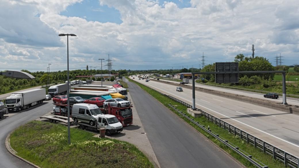 Транспортна фирма строи ТИР паркинг и автосервиз край Сандански