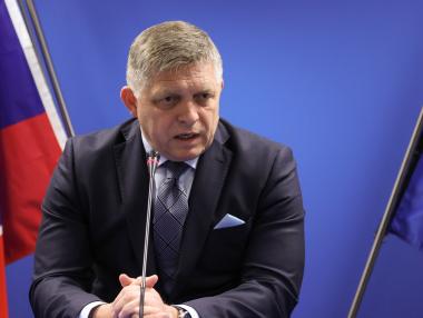 Премиерът на Словакия е прострелян