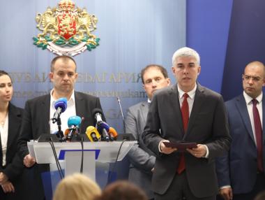 Вечерни новини: „Булгаргаз“ иска 400 млн. евро от „Газпром“; Кабинетът отчуждава имоти за магистрали