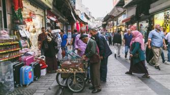 Спирала на бедността: Турците плащат цената за икономическата политика на Ердоган