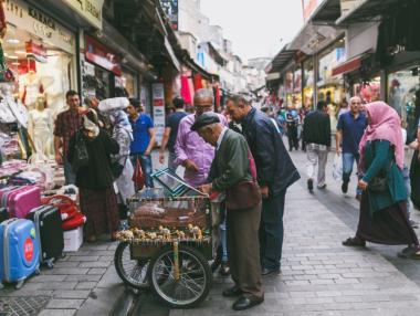 Спирала на бедността: Турците плащат цената за икономическата политика на Ердоган