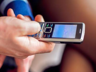 Хората искат „прости телефони“: Как ще отговорят големите компании?