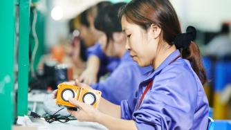 Китайското свръхпроизводство застрашава световната икономика