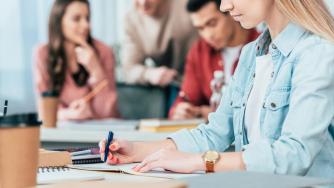 „Как се пише?“: По международни стандарти имаме Среден (3) по български език