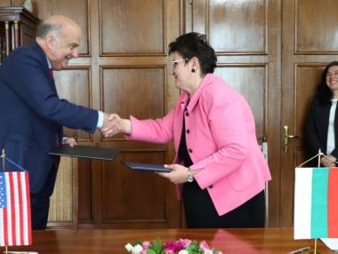 България ще обменя автоматично данъчна информация със САЩ