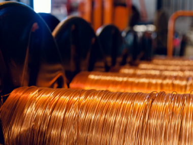 „Огромна търговска възможност“: Телекомите държат богатство за милиарди под земята