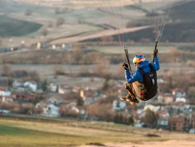 Дружество на ББР инвестира €400 000 в българска компания за парапланеризъм