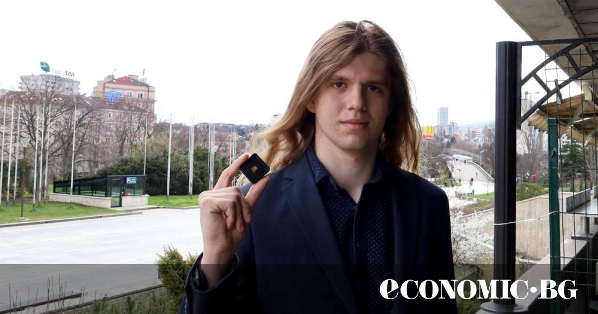 Наскоро той стана на 22, но вече е завършил биотехнологии