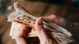 Резултатите от евроизборите потопиха еврото