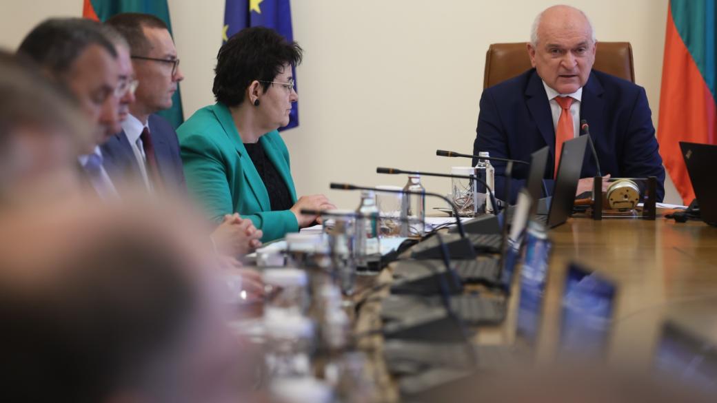 Служебният кабинет не спира с рокадите