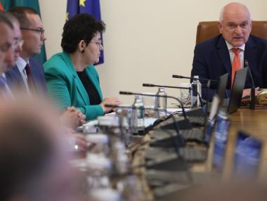 Служебният кабинет не спира с рокадите