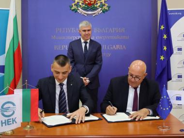 НЕК и ЕИБ подписаха споразумение за два нови ПАВЕЦ-а в България
