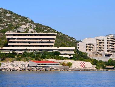 Соцкурортът Купари, който войната в Югославия превърна в призрачен град