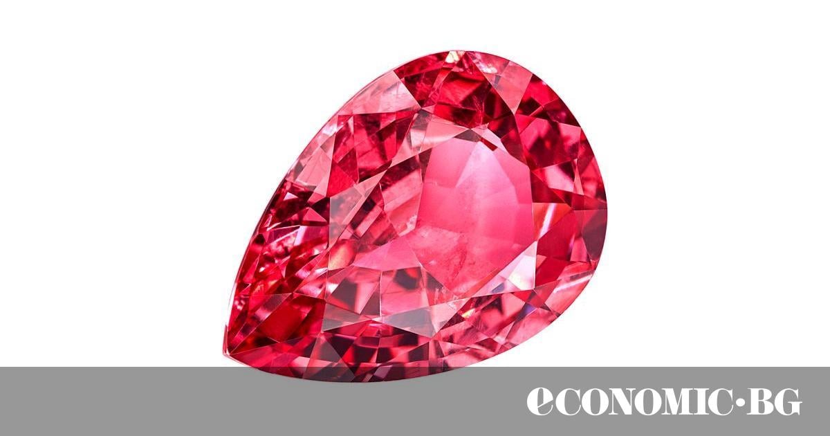 През 2016 г. бижутерът Оливия Йънг от Ouroboros продава пръстен