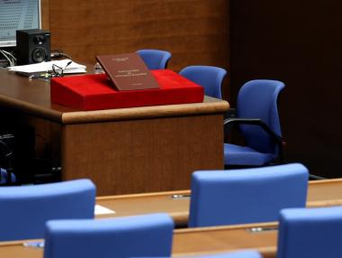 Работата на парламента не може да започне от почивки