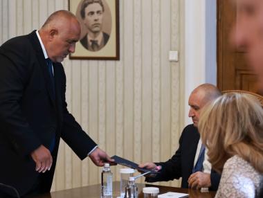 Вечерни новини: ГЕРБ ще предложи правителство на малцинството; Нов бранд за дрехи втора употреба