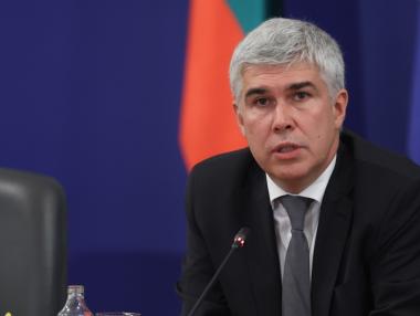 МЕ започва обсъждане на процедурата за инсталиране на ВЕИ батерии