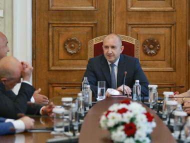 Радев обяви кога връчва първия мандат за правителство