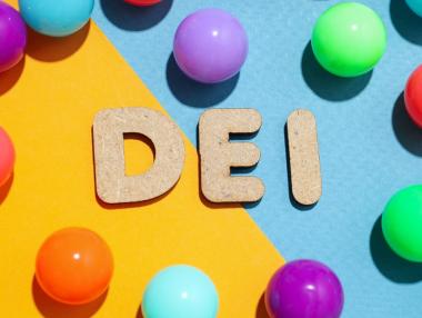 Абревиатурата DEI – по желание, директива или двете едновременно?