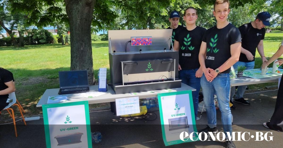 The enterprising 10th graders Daniel Mihaliev, Maxim Shalaverov, Nikola Angelov