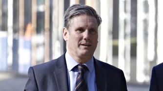 Срамежливият „супербой“ Киър Стармър: Кой е следващият премиер на Великобритания?