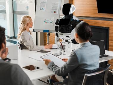 Как и защо сега? Световният проблем с работната ръка най-накрая може да бъде решен