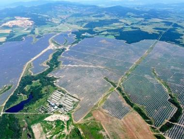 834 000 китайски панела: Най-големият соларен парк в България е завършен