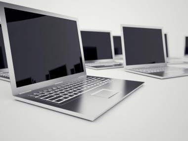 Глобалните продажби на компютри продължават да растат