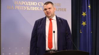 Пеевски е в пълна изолация – никой не пожела да говори с него за правителство