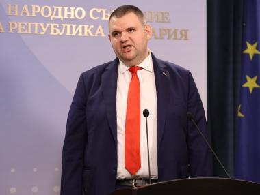 Пеевски е в пълна изолация – никой не пожела да говори с него за правителство