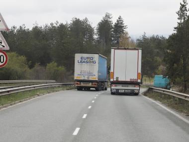 Заради жегите АПИ спира големите камиони по някои пътища