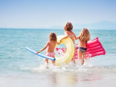 Как да изберете безопасни надуваеми артикули за плажа?