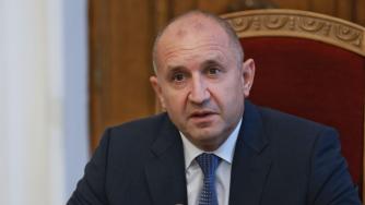 Радев ще обсъди шансовете за кабинет с ПП-ДБ преди мандата