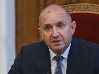 Радев ще обсъди шансовете за кабинет с ПП-ДБ преди мандата