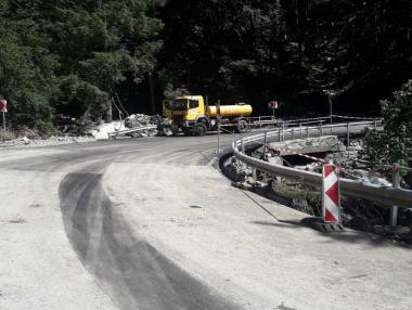 КЗК ще проверява търга за тунела под Петрохан