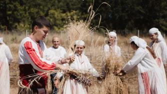 Предай нататък: Филип и неговата фолклорна къща с мисия