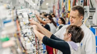 Leoni ще търси друга работа на съкратените си служители