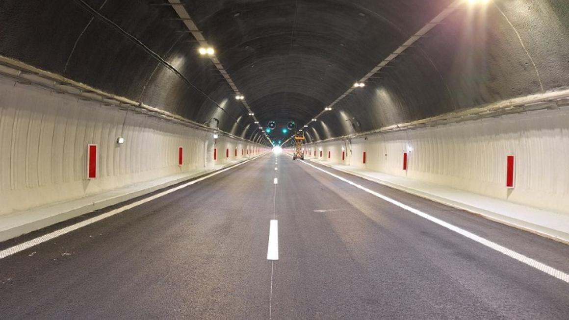 Галерия :: Снимка 3 :: Ремонтите по два тунела на магистрала „Хемус“ спират за лятото}