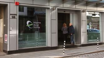 Не стойте просто така, закрийте ги