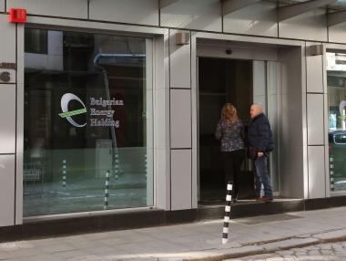 Не стойте просто така, закрийте ги