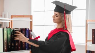 Предимството на висшето образование: двойно по-високи заплати