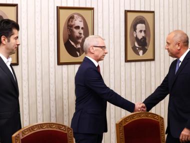 Николай Денков върна мандата на президента